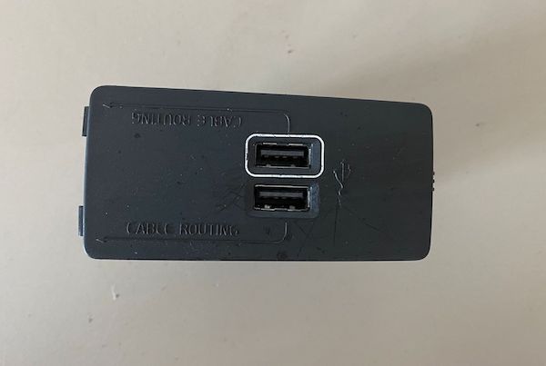 USB port Volvo S60 S90 V60 V90 XC40 2017-2023 31407038